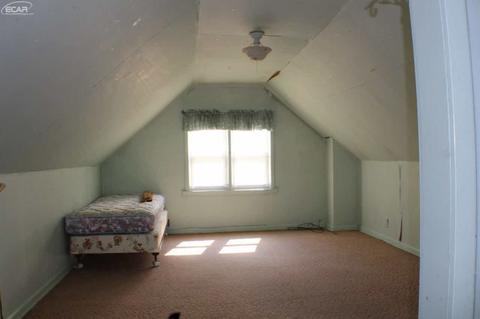532 Burroughs Ave, Flint, MI 48507 photo 12