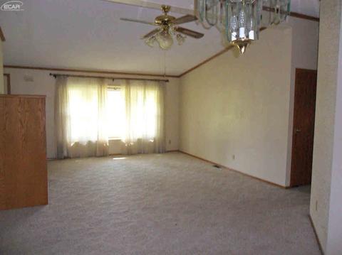 4304 Pheasant Dr, Flint, MI 48506 photo 9