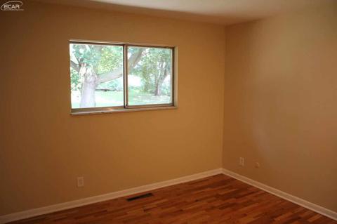 1019 Cora Dr, Flint, MI 48532 photo 11