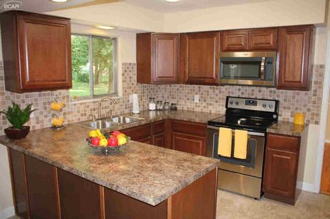 1019 Cora Dr, Flint, MI 48532 photo 4