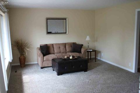 1019 Cora Dr, Flint, MI 48532 photo 3