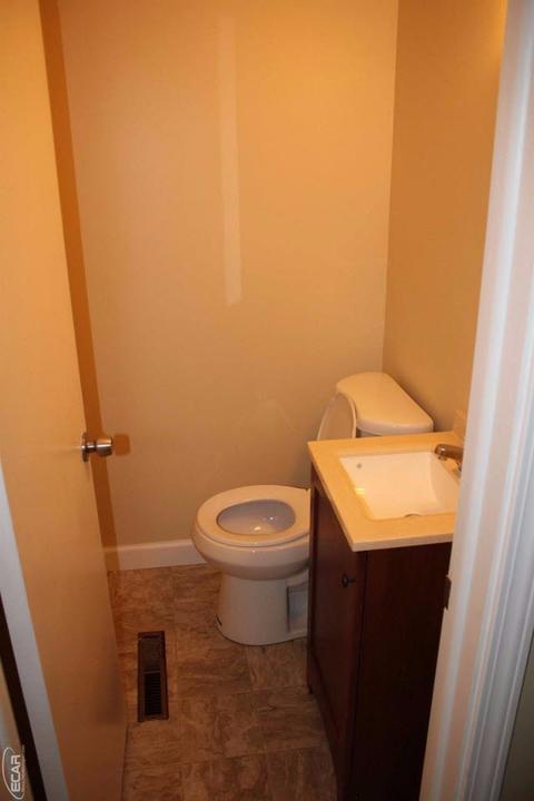 1019 Cora Dr, Flint, MI 48532 photo 9