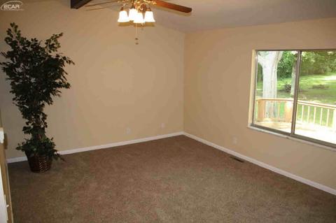 1019 Cora Dr, Flint, MI 48532 photo 5