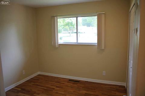 1019 Cora Dr, Flint, MI 48532 photo 10