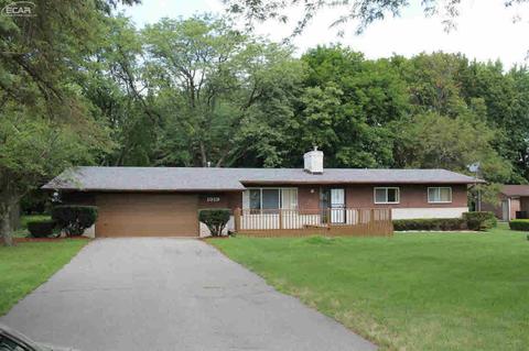 1019 Cora Dr, Flint, MI 48532 photo 1