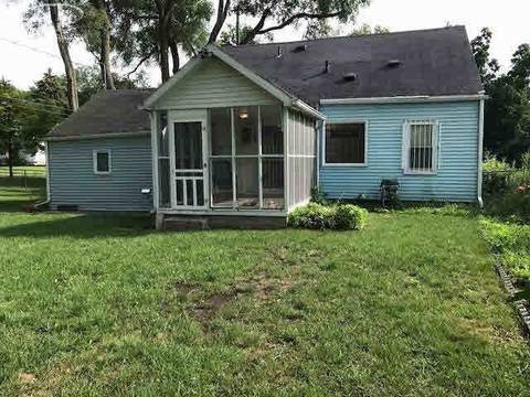 2548 Thomas St, Flint, MI 48504 photo 2