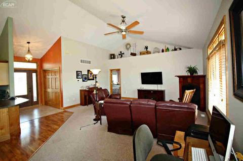 9310 Maple St, New Lothrop, MI 48460 photo 4