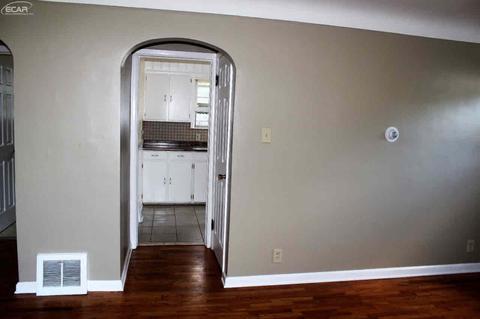 329 Burroughs Ave, Flint, MI 48507 photo 4