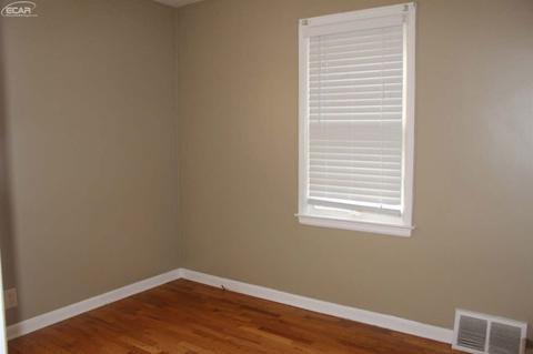 329 Burroughs Ave, Flint, MI 48507 photo 5