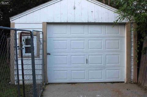 329 Burroughs Ave, Flint, MI 48507 photo 11
