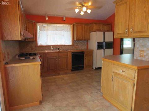 2402 E 2nd St, Flint, MI 48503 photo 4
