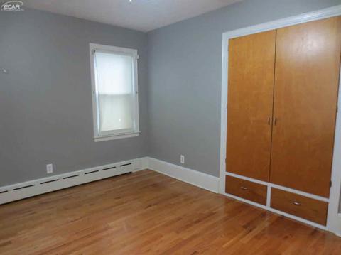 2402 E 2nd St, Flint, MI 48503 photo 12