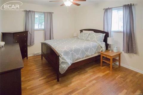 1218 Clearview Dr, Flushing, MI 48433 photo 15