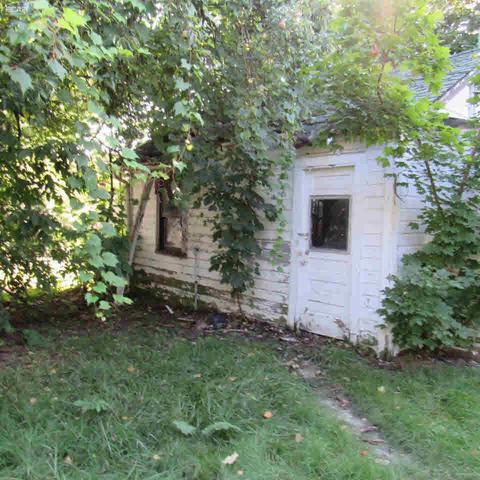 2407 Begole St, Flint, MI 48504 photo 4