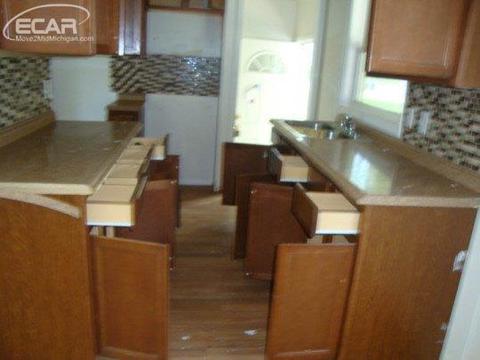 802 Thomas St, Flushing, MI 48433 photo 4