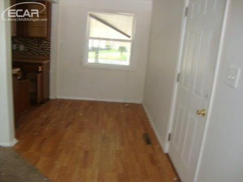 802 Thomas St, Flushing, MI 48433 photo 6