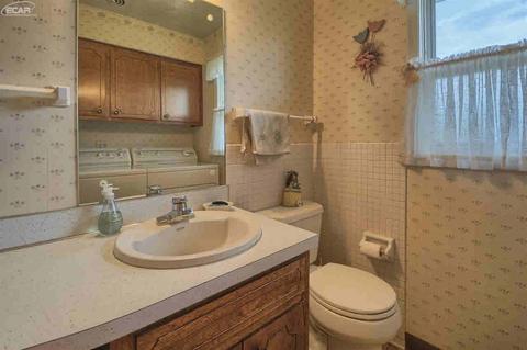 2084 W Maple Ave, Flint, MI 48507 photo 14
