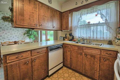 2084 W Maple Ave, Flint, MI 48507 photo 9
