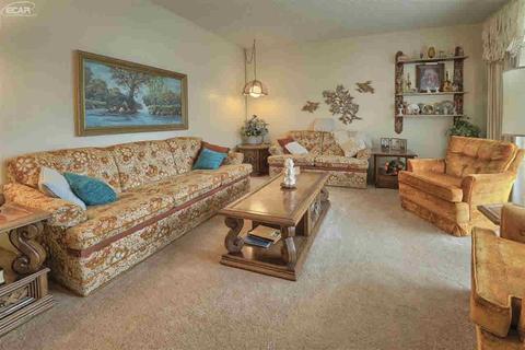 2084 W Maple Ave, Flint, MI 48507 photo 4