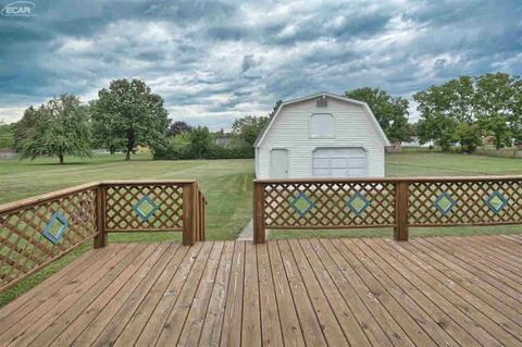 2084 W Maple Ave, Flint, MI 48507 photo 3