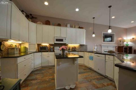 1381 Edgewater Dr, Fenton, MI 48430 photo 15