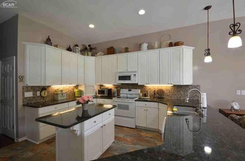 1381 Edgewater Dr, Fenton, MI 48430 photo 13