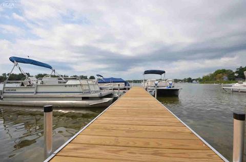 1381 Edgewater Dr, Fenton, MI 48430 photo 4