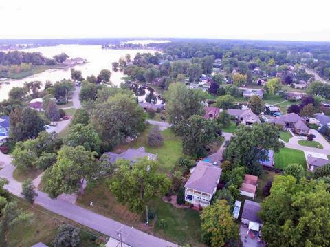 1381 Edgewater Dr, Fenton, MI 48430 photo 3