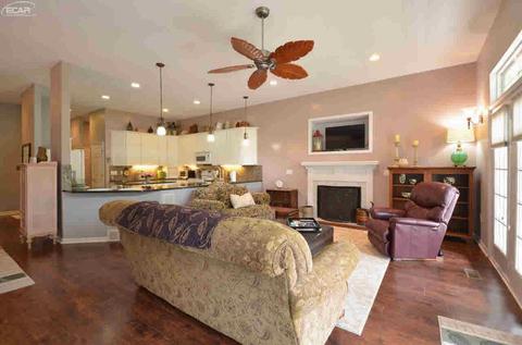 1381 Edgewater Dr, Fenton, MI 48430 photo 9