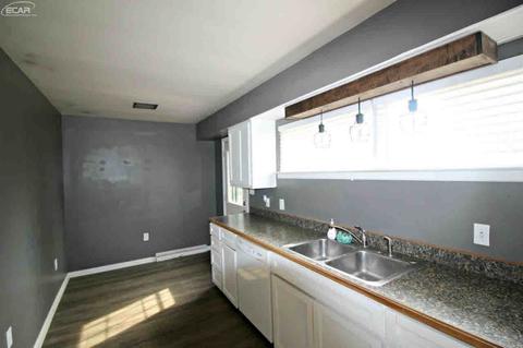1421 Van Vleet Rd, Flushing, MI 48433 photo 7