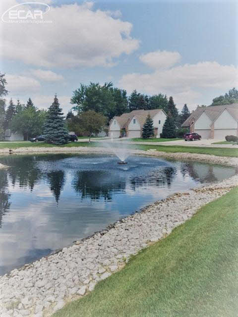9345 Golfcrest Cir, Davison, MI 48423 photo 2