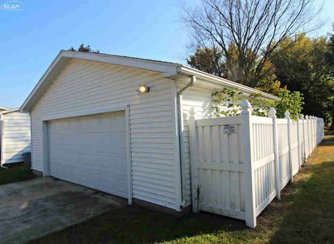1005 Walnut St, Owosso, MI 48867 photo 2