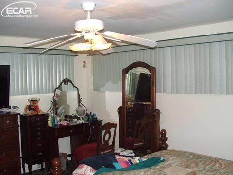 2749 Golfside Ln, Flint, MI 48504 photo 8