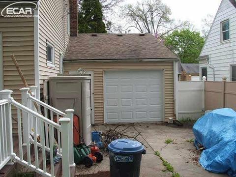 2749 Golfside Ln, Flint, MI 48504 photo 12