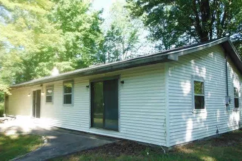 3104 E Baker, Midland, MI 48642 photo 2
