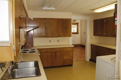 623 N Broad, Adrian, MI 49286 photo 5