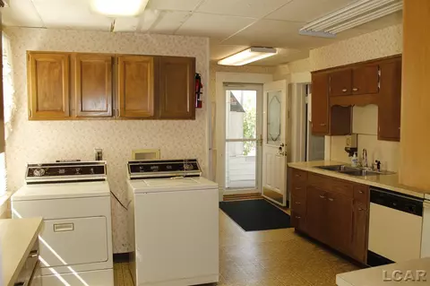 623 N Broad, Adrian, MI 49286 photo 10