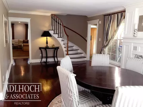 565 Hampton, Grosse Pointe Woods, MI 48236 photo 2