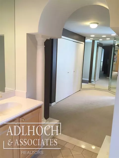 565 Hampton, Grosse Pointe Woods, MI 48236 photo 27