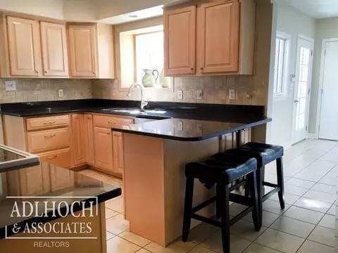 565 Hampton, Grosse Pointe Woods, MI 48236 photo 9
