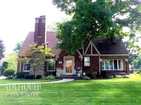 565 Hampton, Grosse Pointe Woods, MI 48236 photo 1
