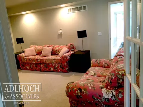 565 Hampton, Grosse Pointe Woods, MI 48236 photo 18