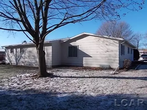 131 Joy, Adrian, MI 49221 photo 2