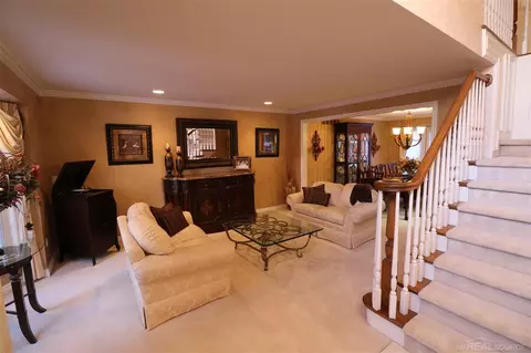 47870 Lamplighter, Macomb, MI 48044 photo 5