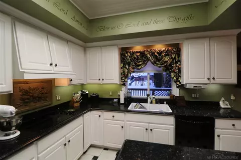 47870 Lamplighter, Macomb, MI 48044 photo 9