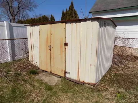1007 Saint Clair, Algonac, MI 48001 photo 3