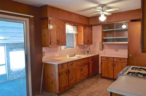 1013 Dingwall, Owosso, MI 48867 photo 2