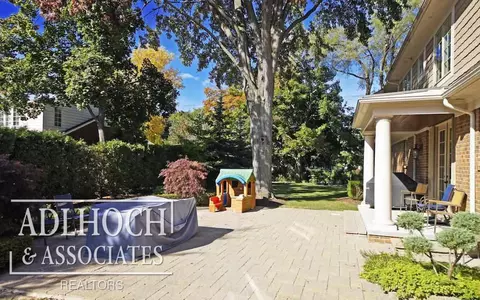 191 Lothrop, Grosse Pointe Farms, MI 48236 photo 4