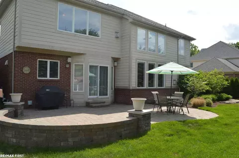 1102 Jefferson, Troy, MI 48084 photo 5