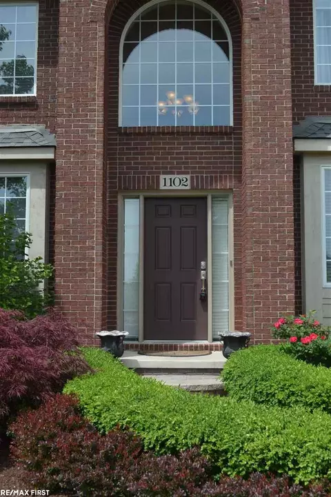 1102 Jefferson, Troy, MI 48084 photo 3